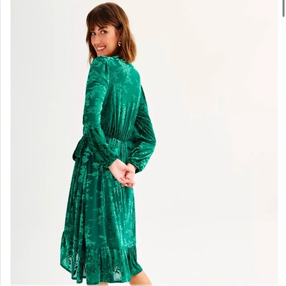 Draper James Velvet Burnout Wrap Dress M NWOT - Picture 3 of 16